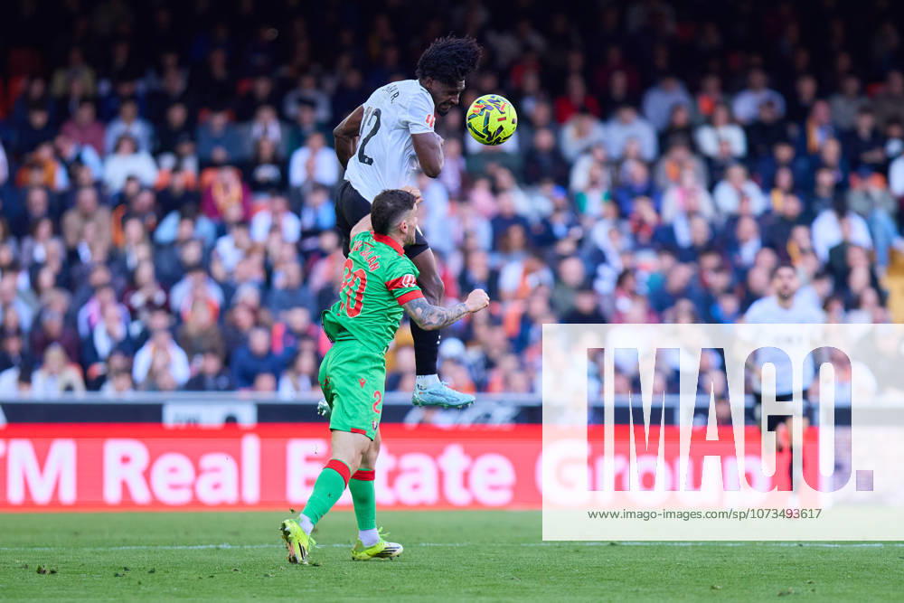 Valencia CF v Osasuna - LaLiga EA Sports VALENCIA, SPAIN - MARCH 1: Thierry Correia of Valencia CF competes for the ball with Javi Galan of Osasuna during to the LaLiga EA Spots match between Valencia CF and Osasuna at Estadio Mestalla on March 1, 2026 in Valencia, Spain. (Photo by Jose Torres Photo Players Images Magara Press) Valencia Estadio Mestalla Spain