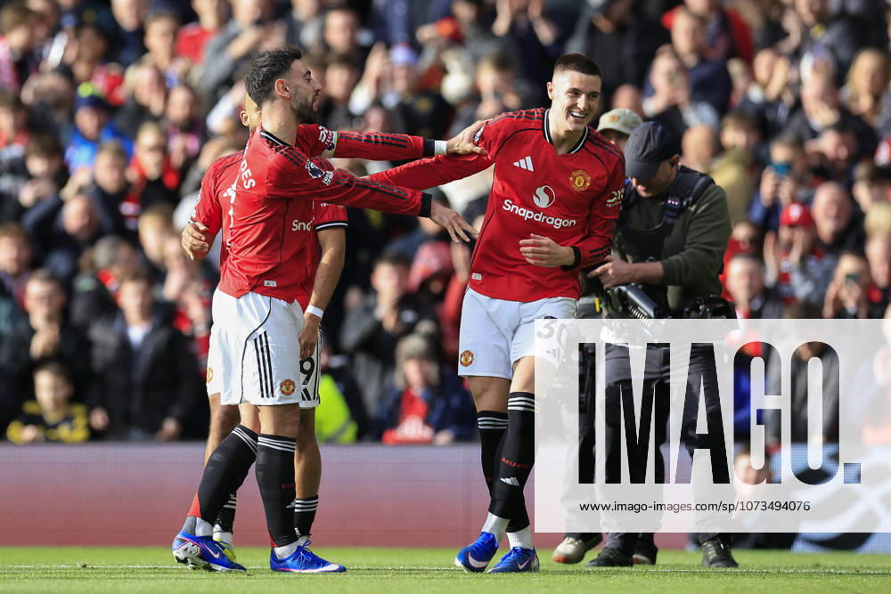 Manchester United, ManU v Crystal Palace, Premier League Benjamin Sesko (30) of Manchester United celebrates with Bruno Fernandes (8) of Manchester United after scoring to make it 2-1 during the Premier League match between Manchester United and Crystal Palace at Old Trafford, Manchester, UK on 1 March 2026. Manchester Old Trafford Greater Manchester UK Editorial use only DataCo restrictions apply See www.football-dataco.com ,