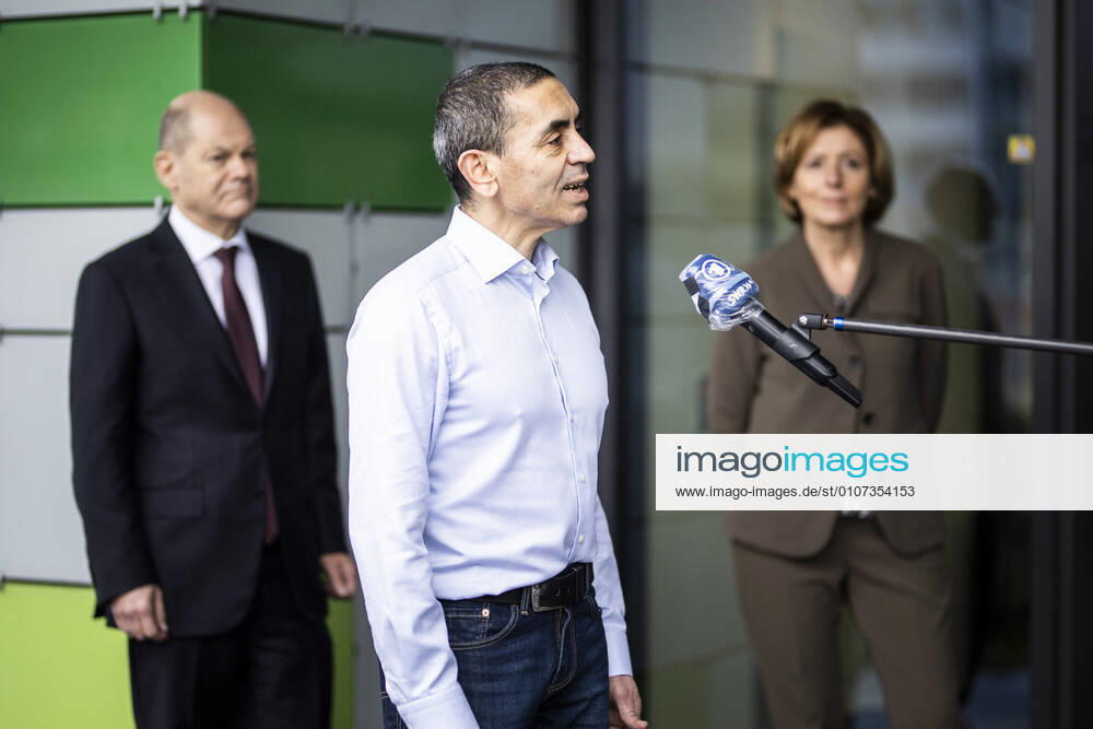 L R Olaf Scholz, Federal Minister of Finance, Prof Ugur Sahin, Chairman of the Board of Directors of Biontech SE, and Malu Dreyer, SPD, Minister President of Rhineland-Palatinate, recorded during a press statement after a joint visit to Biontech in Mainz, 04 12 2020 Olaf Scholz visits BASF and the biotechnology compa