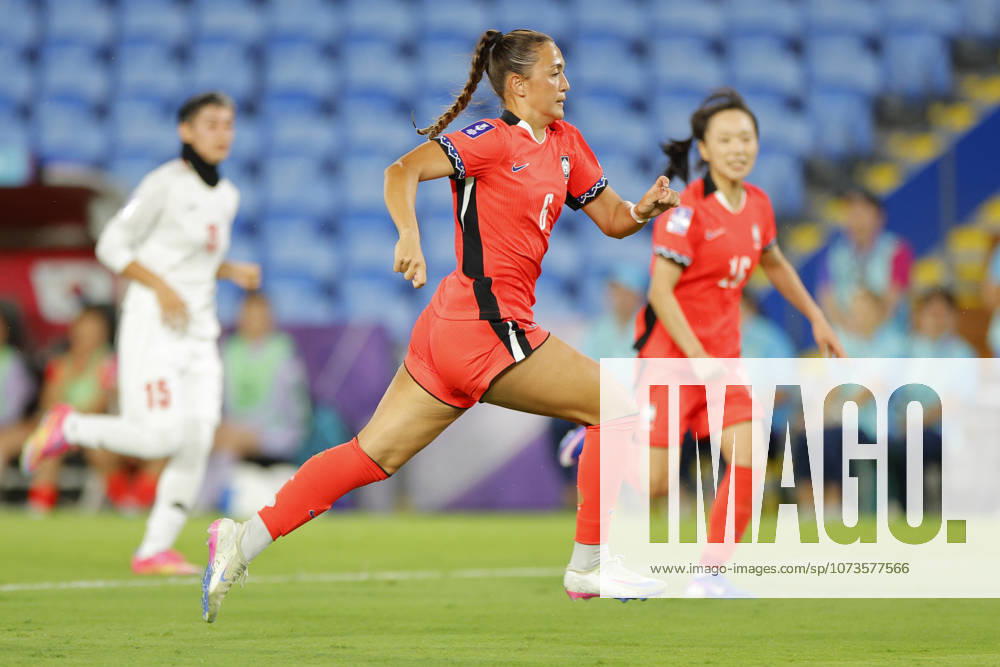 Casey Phair (6 Korea Republic) in action during the Womens Asian Cup match between Korea Republic and Islamic Republic of Iran at the Gold Coast Stadium in Robina, Australia