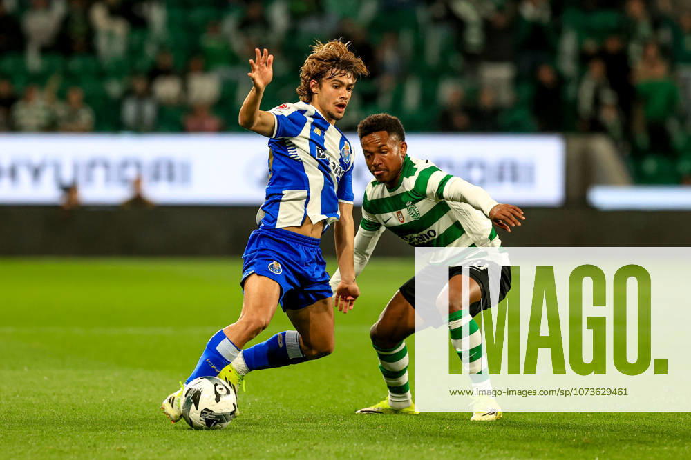 Sporting CP v FC Porto - Portuguese Cup Semi-Final 1st leg Francesco Farioli of FC Porto looks on during the Taca de Portugal 2025 26 match between Sporting CP and FC Porto at the Estadio Jose Alvalade in Lisbon, Portugal, on March 3, 2026. Lisbon Portugal