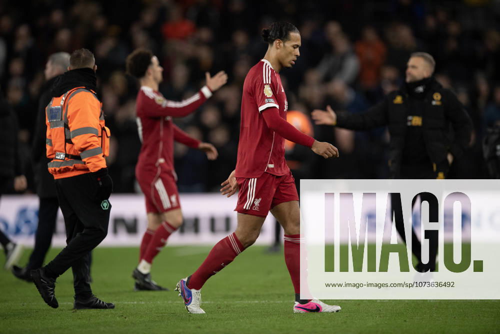 Wolverhampton Wanderers v Liverpool - Premier League WOLVERHAMPTON, ENGLAND - MARCH 4: Virgil van Dijk of Liverpool walks off after the Premier League match between Wolverhampton Wanderers and Liverpool at Molineux on March 4, 2026 in Wolverhampton, England. Virgil van Dijk Wolverhampton Molineux England United Kingdom