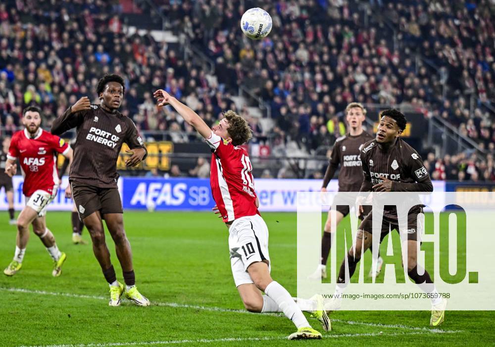 ALKMAAR - (L-R) Sven Mijnans of AZ Alkmaar, Tyrese Noslin of Telstar during the KNVB Cup semi-final match between AZ and Telstar at the AFAS Stadium on March 4, 2026, in Alkmaar, Netherlands. OLAF KRAAK ANP Eurojackpot KNVB Beker - SemiFinals 2025-2026 ANPxSportx IVx 552442650 originalFilename: 552442650