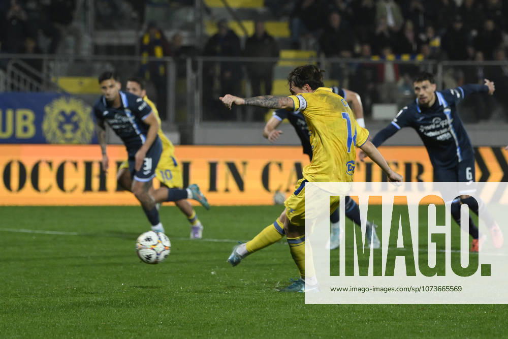 Frosinone s Giacomo Calo goal 1-2 during the Serie BKT soccer match between Frosinone and Pescara at the Frosinones Benito Stirpe stadium, Italy - Wednesday, March 04, 2026 - Soccer ( Photo by Fabrizio Corradetti LaPresse )