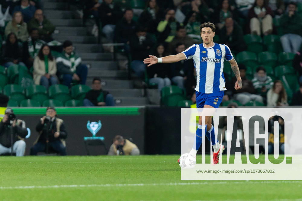 Porto defender from Poland JAKUB KIWIOR (4) in action during the game of the 1st leg of the Semi Finals of the Portuguese Cup between Sporting and Porto at Estadio Jose de Alvalade Lisbon Portugal - ZUMAs359 20260303_zsp_s359_268