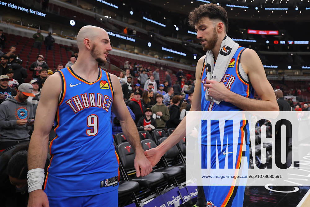 CHICAGO, IL - MARCH 03: Alex Caruso 9 of the Oklahoma City Thunder and Chet Holmgren 7 of the Oklahoma City Thunder after a game against the Chicago Bulls on March 3, 2026 at the United Center in Chicago, Illinois. (Photo by Melissa Tamez Icon Sportswire) NBA, Basketball Herren, USA MAR 03 Oklahoma City Thunder at Chicago Bulls Icon260303050