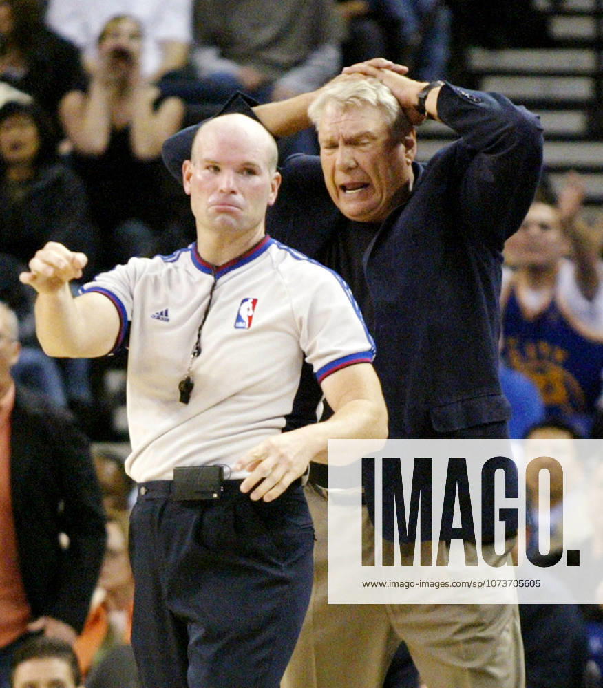 Nov 14, 2006; Oakland, CA, USA; Golden State Warriors head coach Don Nelson, right, can t believe a foul call against his team by official Gary Zielinski during the fourth quarter of their NBA, Basketball Herren, USA basketball game against the Toronto Raptors, Tuesday Nov. 14, 2006 in Oakland, Calif. The Warriors won, 110-99. Mandatory Credit: Photo by D. Ross Cameron Oakland Tribune ZUMA Press. ( ) Copyright 2006 by Oakland Tribune Oakland CA USA