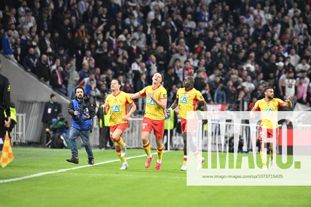 Football : Olympique lyonnais vs Lens - French Cup - 05 03 2026 Florian THAUVIN celebrates scoring goal of Lens during the French Cup Quarts final match between Olympique Lyonnais and Lens at Groupama Stadium Decines Charpieu Lyon on March 05 2026 , France LYONFrance