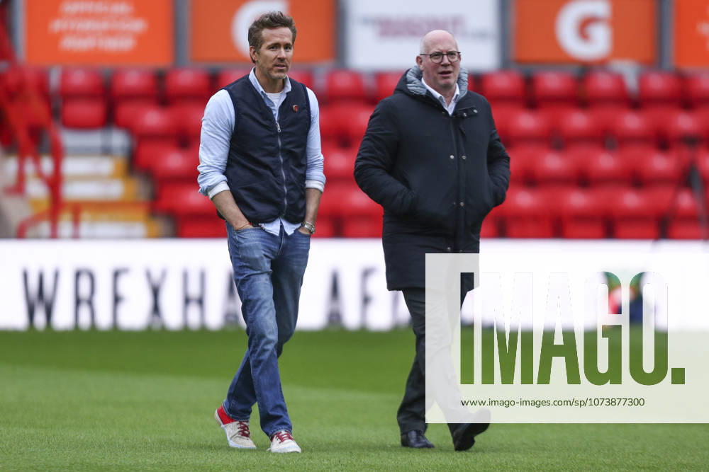 Wrexham v Chelsea, Emirates FA Cup Ryan Reynolds, Co-owner of Wrexham talks to Shaun Harvey, Club Director of Wrexham ahead of the Wrexham v Chelsea Emirates FA Cup match at the STÅK Cae Ras, Wrexham, Wales on 7 March 2026 Credit: Luke Williams Every Second Media Editorial use only. All images are copyright Every Second Media Limited. No images may be reproduced without prior permission. All rights reserved. Premier League and Football League images are subject to licensing agreements with Football DataCo Limited. see https: www.football-dataco.com