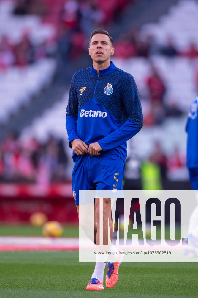 LISBOA, PORTUGAL - MARCH 08: JAN BEDNAREK from FC Porto is seen on warm up during the Liga Portugal Betclic 2025 26 League match between SL Benfica and FC Porto, at Estadio do Lisboa e Benfica on March 08, 2026 in Lisboa, Portugal Lisboa Portugal - ZUMAl192 20260308_zsp_l192_001