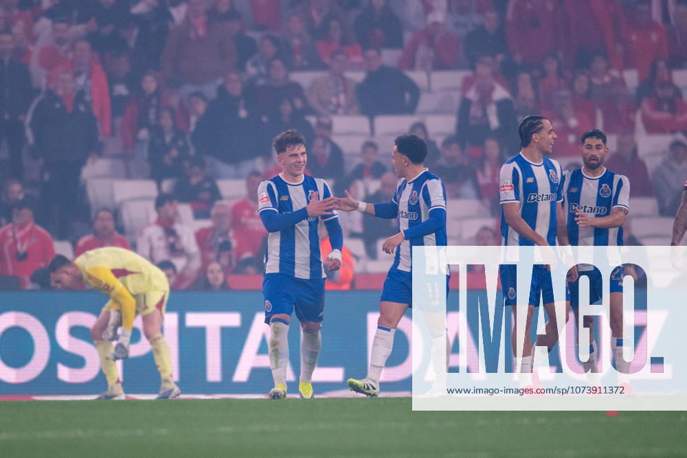 LISBOA, PORTUGAL - MARCH 08: OSKAR PIETUSZEWSKI from FC Porto is seen celebrating his goal during the Liga Portugal Betclic 2025 26 League match between SL Benfica and FC Porto, at Estadio do Lisboa e Benfica on March 08, 2026 in Lisboa, Portugal Lisboa Portugal - ZUMAl192 20260308_zsp_l192_033