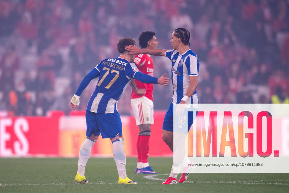 LISBOA, PORTUGAL - MARCH 08: OSKAR PIETUSZEWSKI from FC Porto is seen celebrating his goal during the Liga Portugal Betclic 2025 26 League match between SL Benfica and FC Porto, at Estadio do Lisboa e Benfica on March 08, 2026 in Lisboa, Portugal Lisboa Portugal - ZUMAl192 20260308_zsp_l192_035