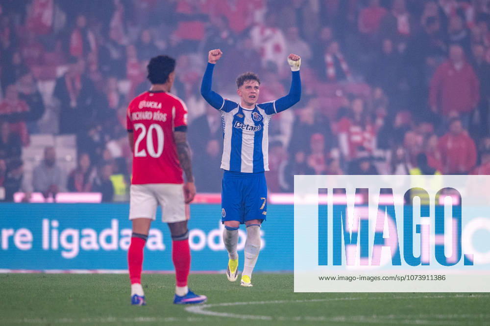LISBOA, PORTUGAL - MARCH 08: OSKAR PIETUSZEWSKI from FC Porto is seen celebrating his goal during the Liga Portugal Betclic 2025 26 League match between SL Benfica and FC Porto, at Estadio do Lisboa e Benfica on March 08, 2026 in Lisboa, Portugal Lisboa Portugal - ZUMAl192 20260308_zsp_l192_036