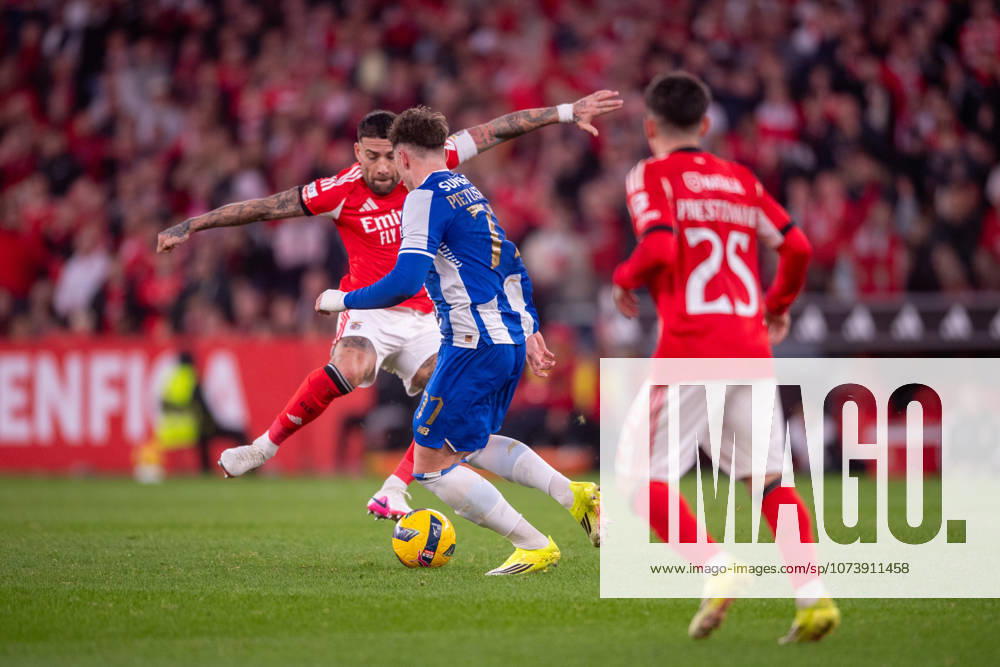 LISBOA, PORTUGAL - MARCH 08: OSKAR PIETUSZEWSKI from FC Porto is seen on action during the Liga Portugal Betclic 2025 26 League match between SL Benfica and FC Porto, at Estadio do Lisboa e Benfica on March 08, 2026 in Lisboa, Portugal Lisboa Portugal - ZUMAl192 20260308_zsp_l192_038