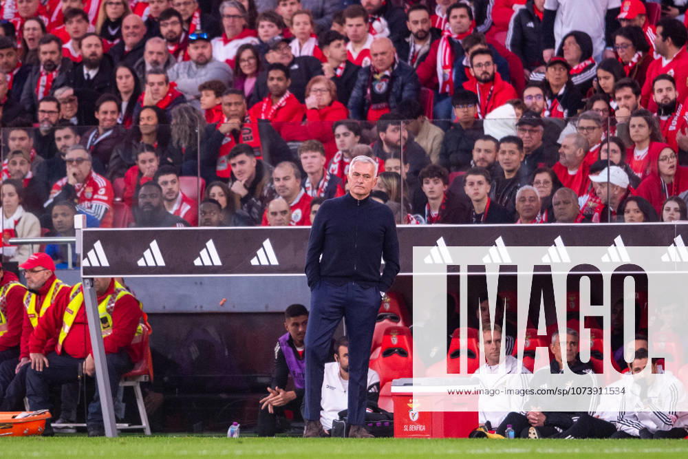LISBOA, PORTUGAL - MARCH 08: JOSE MOURINHO head coach of SL Benfica is seen during the Liga Portugal Betclic 2025 26 League match between SL Benfica and FC Porto, at Estadio do Lisboa e Benfica on March 08, 2026 in Lisboa, Portugal Lisboa Portugal - ZUMAl192 20260308_zsp_l192_045