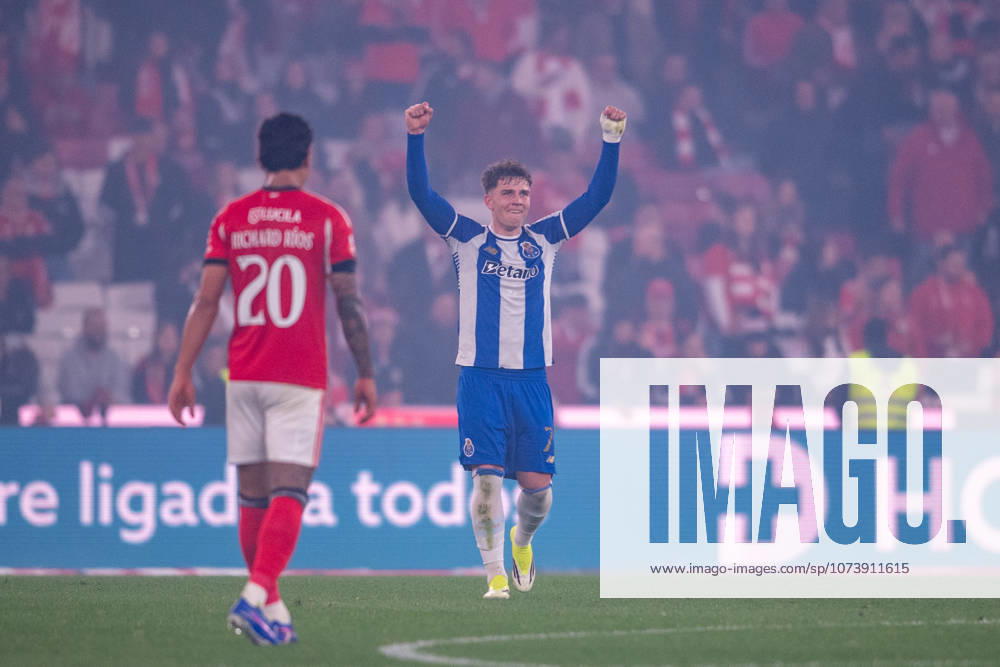 LISBOA, PORTUGAL - MARCH 08: OSKAR PIETUSZEWSKI from FC Porto is seen celebrating his goal during the Liga Portugal Betclic 2025 26 League match between SL Benfica and FC Porto, at Estadio do Lisboa e Benfica on March 08, 2026 in Lisboa, Portugal Lisboa Portugal - ZUMAl192 20260308_zsp_l192_055