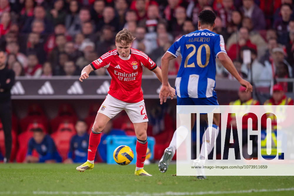 LISBOA, PORTUGAL - MARCH 08: ANDREAS SCHJELDERUP from SL Benfica is seen on action during the Liga Portugal Betclic 2025 26 League match between SL Benfica and FC Porto, at Estadio do Lisboa e Benfica on March 08, 2026 in Lisboa, Portugal Lisboa Portugal - ZUMAl192 20260308_zsp_l192_059
