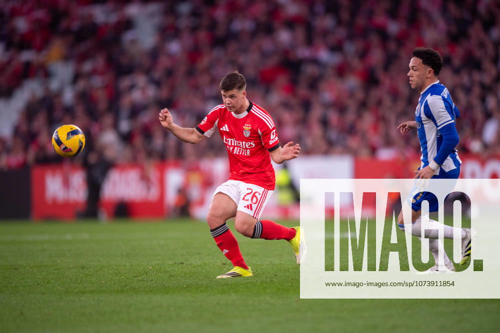 LISBOA, PORTUGAL - MARCH 08: SAMUEL DAHL from SL Benfica is seen on action during the Liga Portugal Betclic 2025 26 League match between SL Benfica and FC Porto, at Estadio do Lisboa e Benfica on March 08, 2026 in Lisboa, Portugal Lisboa Portugal - ZUMAl192 20260308_zsp_l192_060