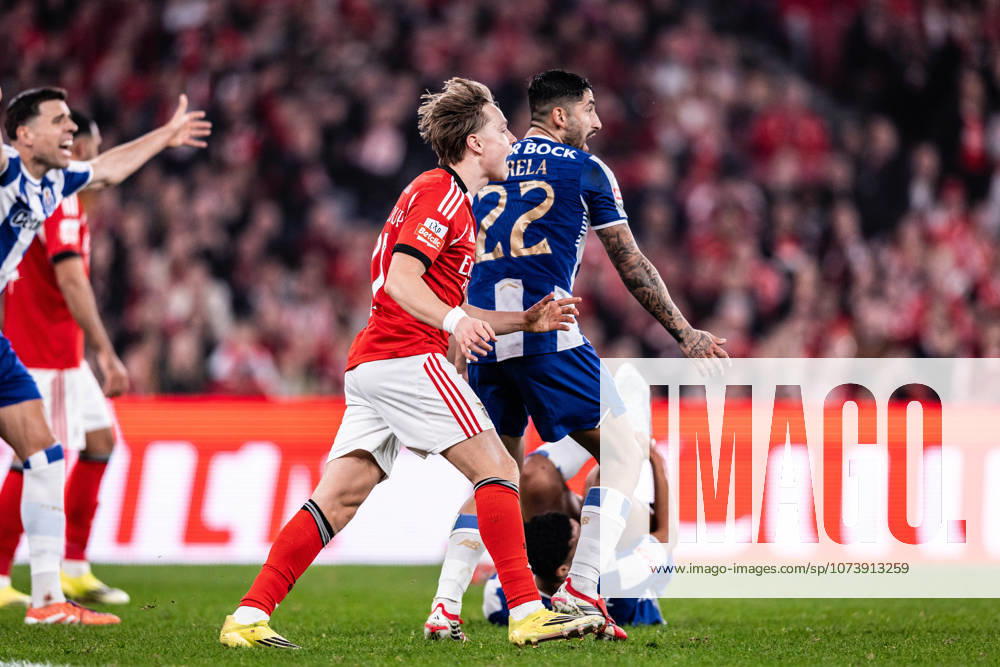 Andreas Schjelderup of SL Benfica reacts during the Liga Portugal Betclic 2025 26 match between SL Benfica and FC Porto at Estadio da Luz on February 8, 2026 in Lisboa, Portugal. Lisbon Portugal - ZUMAg283 20260308_zsp_g283_051