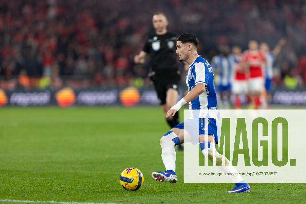 Porto forward from Spain BORJA SAINZ (17) in action during the game for Liga Portugal Betclic between Benfica and Porto at Estadio da Luz Lisbon Portugal - ZUMAs359 20260308_zsp_s359_176