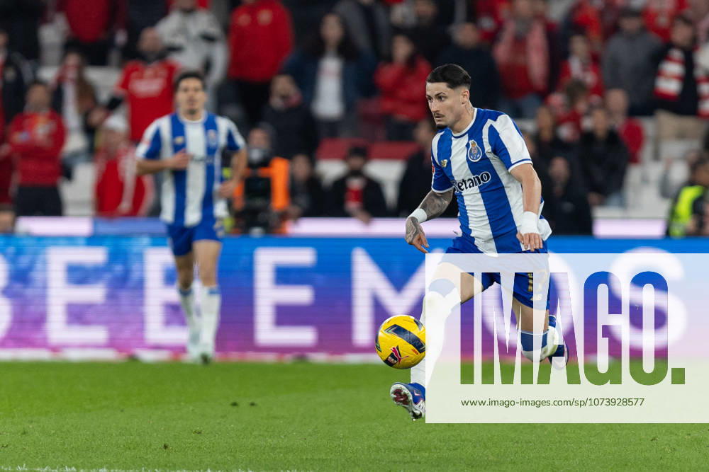 Porto forward from Spain BORJA SAINZ (17) in action during the game for Liga Portugal Betclic between Benfica and Porto at Estadio da Luz Lisbon Portugal - ZUMAs359 20260308_zsp_s359_179