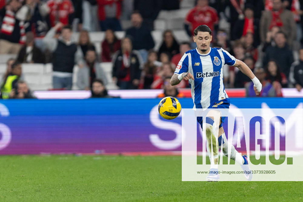 Porto forward from Spain BORJA SAINZ (17) in action during the game for Liga Portugal Betclic between Benfica and Porto at Estadio da Luz Lisbon Portugal - ZUMAs359 20260308_zsp_s359_178