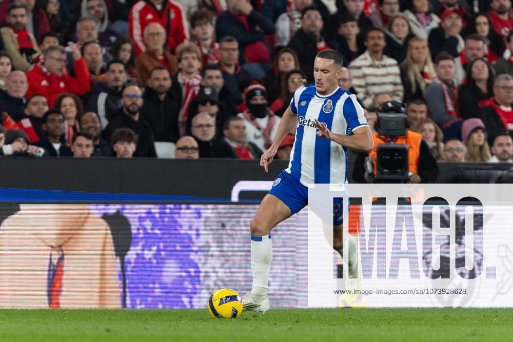 Porto forward from Turkey DENIZ GUL (27) in action during the game for Liga Portugal Betclic between Benfica and Porto at Estadio da Luz Lisbon Portugal - ZUMAs359 20260308_zsp_s359_190