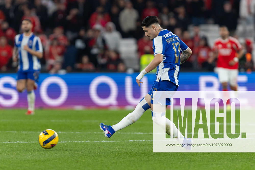 Porto forward from Spain BORJA SAINZ (17) in action during the game for Liga Portugal Betclic between Benfica and Porto at Estadio da Luz Lisbon Portugal - ZUMAs359 20260308_zsp_s359_219