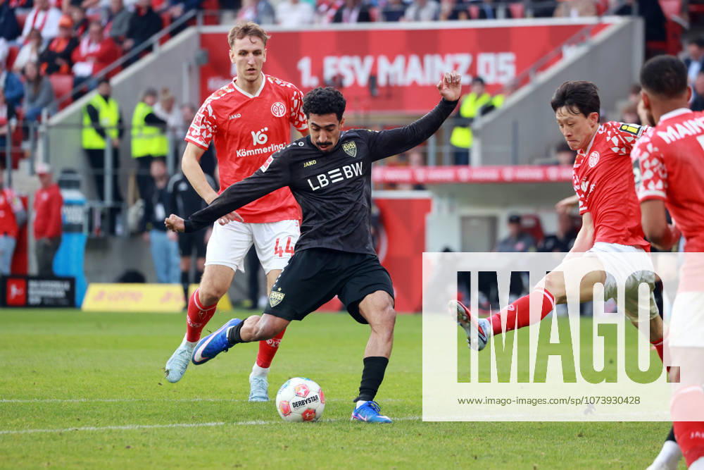 07 03 26 1 FSV Mainz 05 VfB Stuttgart Germany, Mainz, 07 03 2026, Soccer, Bundesliga, Season 2025 2026, 1 FSV Mainz 05 VfB Stuttgart v l Tiago Tomas VfB Stuttgart , Jae Recovery Lee 1 FSV Mainz 05