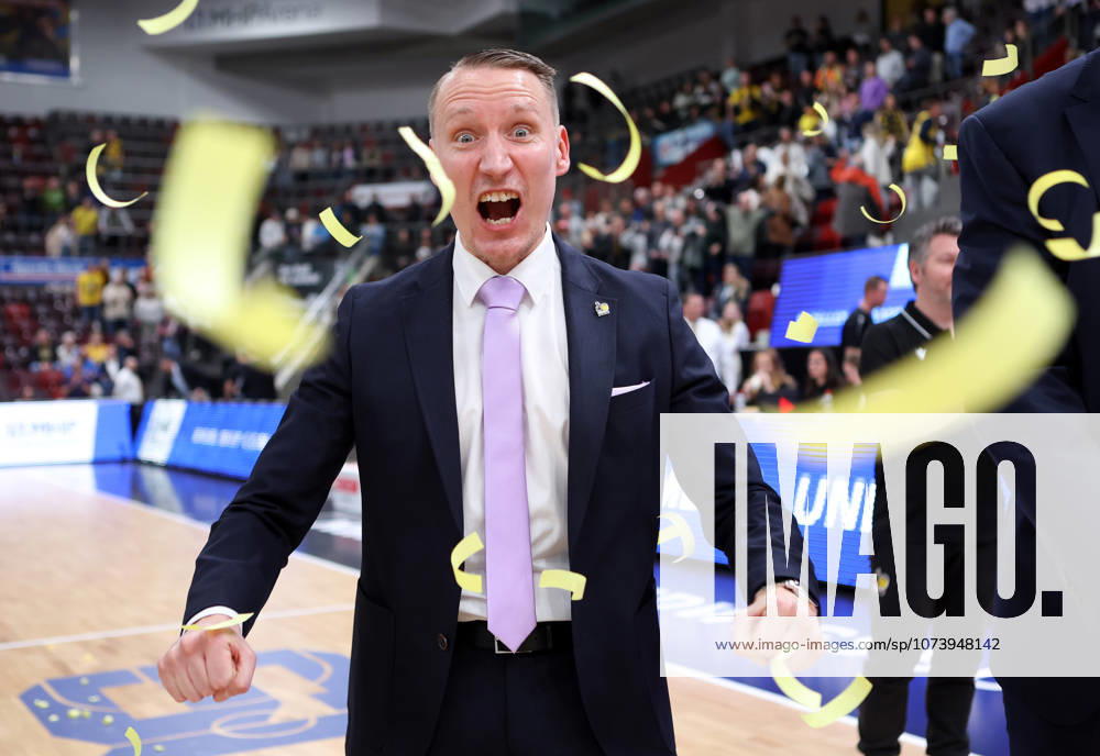 Germany, Ludwigsburg Basketball MHP RIESEN Ludwigsburg vs Veolia Towers Hamburg, Mikko Riipinen Headcoach MHP RIESEN Ludwigsburg cheers and clenches his fists