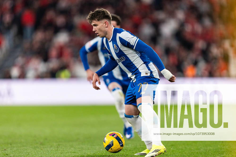 SL Benfica v FC Porto - Liga Portugal Betclic 2025 26 LISBOA, PORTUGAL - MARCH 8: Oskar Pietuszewski of FC Porto in action during the Liga Portugal Betclic 2025 26 match between SL Benfica and FC Porto at Estadio da Luz on February 8, 2026 in Lisboa, Portugal.(Photo by Davide Puglisi RSM Press via Photo Players Images Magara press) Lisboa Estadio da Luz Portugal