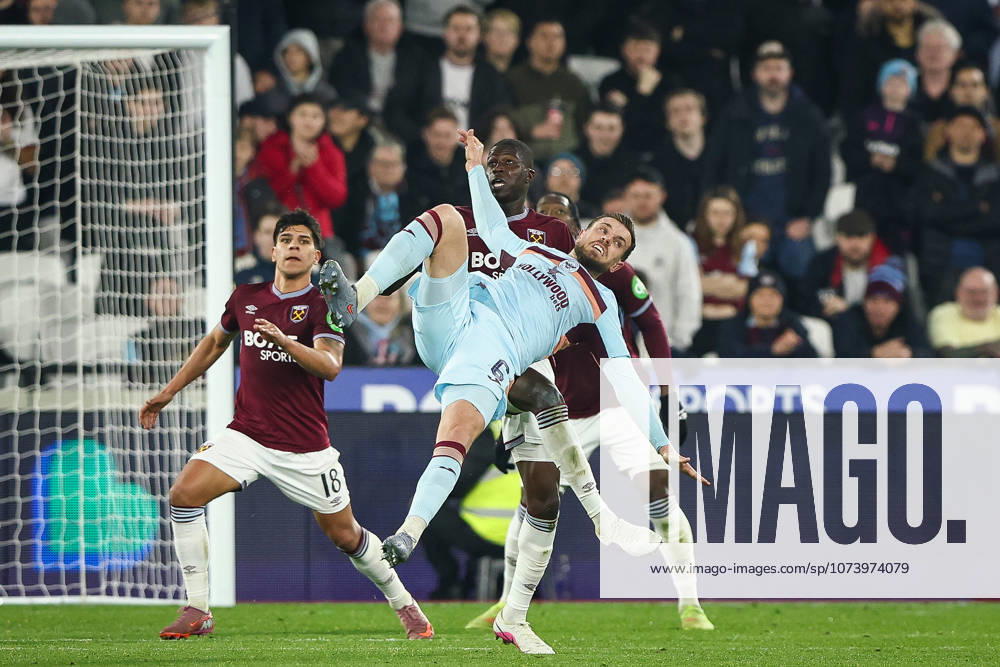 9th March 2026; London Stadium, London, England; FA Cup Football, West Ham United versus Brentford; Jordan Henderson of Brentford suffers a nasty fall IanxStephen Content restricted for UK based newspaper