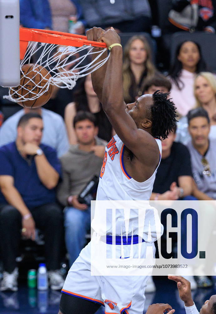 OG Anunoby 8 of the New York Knicks dunks the ball during their 2026 NBA, Basketball Herren, USA regular season game against the LA Clippers on Monday March 9, 2026 at Intuit Dome Arena in Inglewood, California. JAVIER ROJAS PI Clippers Vs. Knicks - ZUMAp124 20260309_zaa_p124_017
