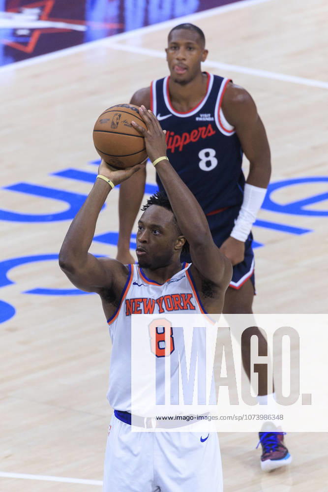 OG Anunoby 8 of the New York Knicks at the free throw line as Kris Dunn 8 of the Los Angeles Clippers observes during their regular season NBA, Basketball Herren, USA game on Monday March 9, 2026 at Intuit Dome in Inglewood, California. Clippers defeat Knicks, 126-118. ARIANA RUIZ PI Clippers Vs. Knicks - ZUMAp124 20260309_zaa_p124_067