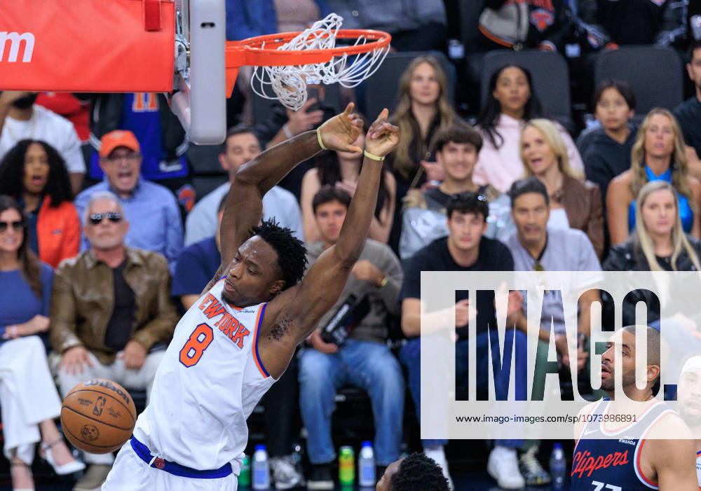 OG Anunoby 8 of the New York Knicks dunks the ball during a 2026 NBA, Basketball Herren, USA regular season game against the LA Clippers on Monday March 9, 2026 at Intuit Dome Arena in Inglewood, California. Clippers defeat Knicks, 126-118. JAVIER ROJAS PI Clippers Vs. Knicks - ZUMAp124 20260309_zaa_p124_085