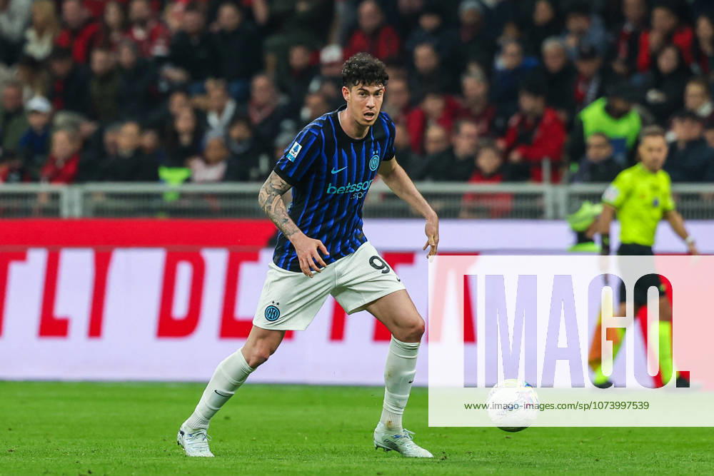 CALCIO - Serie A - AC Milan vs Inter - FC Internazionale Alessandro Bastoni of FC Internazionale seen in action during Serie A 2025 26 football match between AC Milan and FC Internazionale at San Siro Stadium in Milan Milan Italy