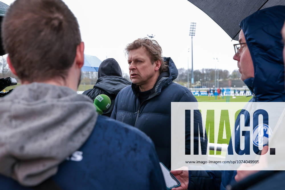 Football training of FC Schalke 04 Media round with Director of Professional Football Youri Mulder FC Schalke 04 Gelsenkirchen Training ground FC Schalke 04 NRW Germany xRHR PHOTO YYx