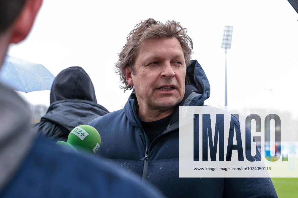 Football training of FC Schalke 04 Media round with Director of Professional Football Youri Mulder FC Schalke 04 Gelsenkirchen Training ground FC Schalke 04 NRW Germany xRHR PHOTO YYx
