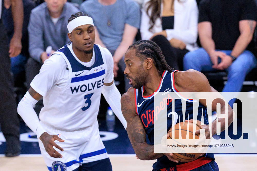 Jaden McDaniels 3 of the Minnesota Timberwolves guards Kawhi Leonard 2 of the LA Clippers during a 2026 NBA, Basketball Herren, USA regular season game on Wednesday March 11, 2026 at Intuit Dome Arena in Inglewood, California. JAVIER ROJAS PI Clippers Vs. Timberwolves - ZUMAp124 20260311_zaa_p124_059