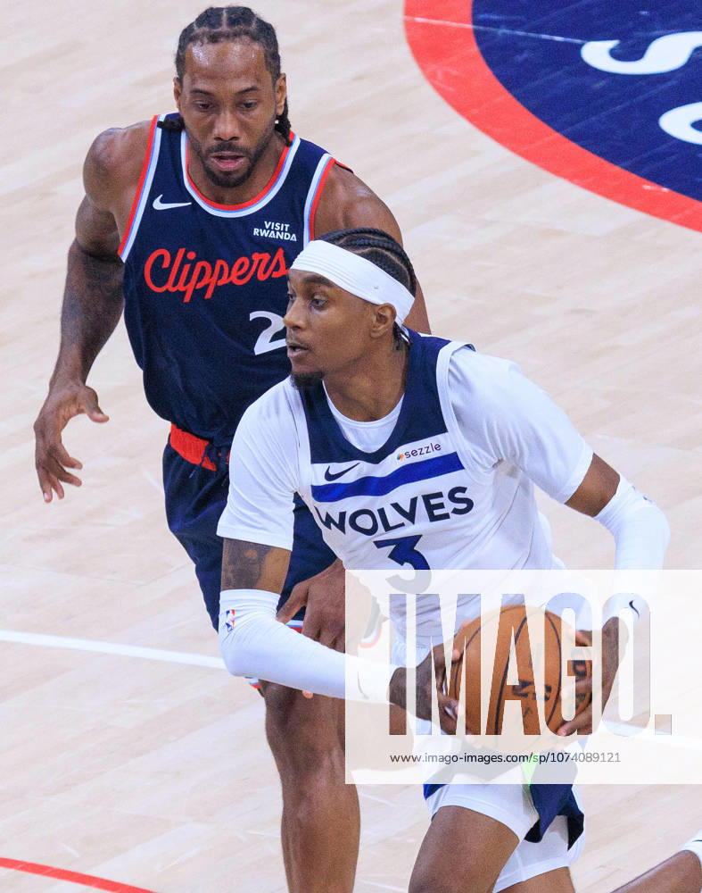 Jaden McDaniels 3 of the Minnesota Timberwolves drives past Kawhi Leonard 2 of the LA Clippers during a 2026 NBA, Basketball Herren, USA regular season game on Wednesday March 11, 2026 at Intuit Dome Arena in Inglewood, California. JAVIER ROJAS PI Inglewood USA - ZUMAp124 20260311_zaa_p124_048