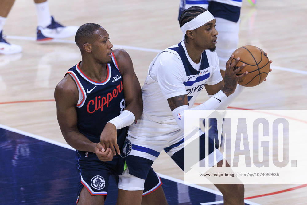 Jaden McDaniels 3 of the Minnesota Timberwolves passes the ball as Kris Dunn 8 of the Los Angeles Clippers defends during their regular season NBA, Basketball Herren, USA game on Wednesday March 11, 2026 at Intuit Dome in Inglewood, California. ARIANA RUIZ PI Clippers Vs. Timberwolves - ZUMAp124 20260311_zaa_p124_075