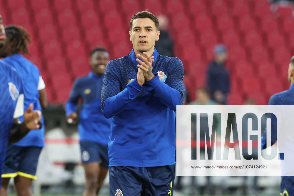 FBL UEFA Europa League Round of 16 first leg 2025 26 VfB Stuttgart FC Porto Jakub Kiwior FC Porto warm up before the UEFA Europa League Round of 16 first leg soccer match between VfB Stuttgart and FC Porto at the Stuttgart Arena in Stuttgart, Germany