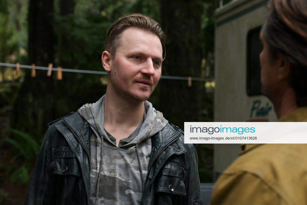 RELEASE DATE: 2019 - TITLE: Virgin River STUDIO: CREATOR: Sue Tenney PLOT: After seeing an ad for a midwife, a recently widowed big-city nurse moves to the redwood forests of northern California, where she meets an intriguing man STARRING: CHAD ROOK as Spencer. Vancouver Canada - ZUMAl16_ 20201127_sha_l16_449
