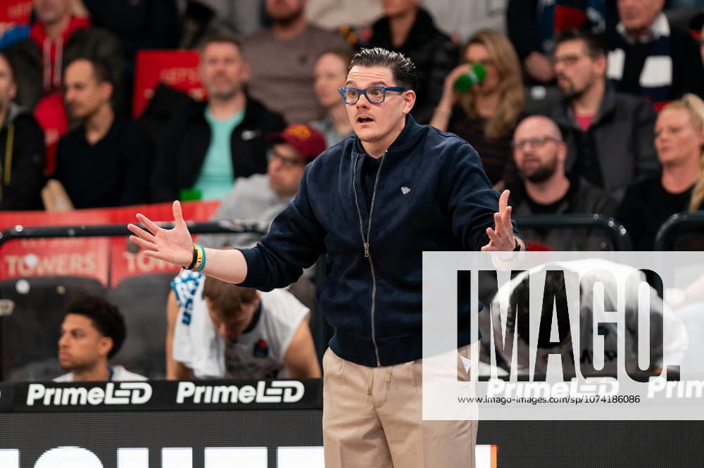 Carlo Finetti MLP Academics Heidelberg, Coach , GER, Veolia Towers Hamburg vs MLP Academics Heidelberg, Basketball, Bundesliga, Matchday 24, Season 2025 2026, 13 03 2026 GER, Veolia Towers Hamburg vs MLP Academics Heidelberg, Basketball, Bundesliga, Matchday 24, Season 2025 2026, 13 03 2026 Hamburg