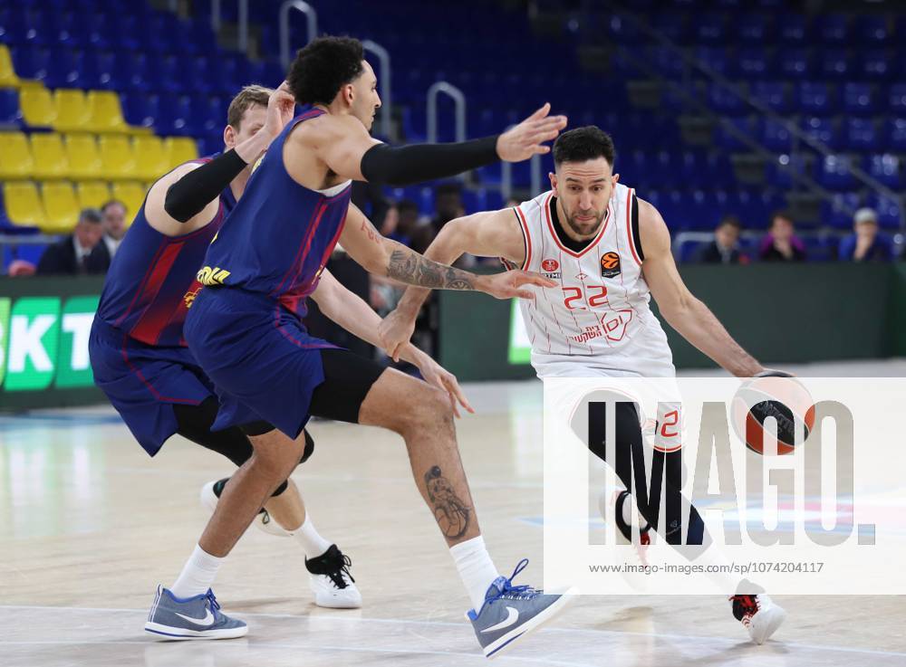 Barcelona Spain 13.03.2026 Miles Norris ( FC Barcelona, Barca and Vasilije Micic (Hapoel Ibi Tel Aviv) battle for the ball during the Basketball Euroleague match between FC Barcelona and Hapoel Ibi Tel Aviv at Palau Blaugrana on13 March 2026 in Barcelona. Basketball Euroleague: FC Barcelona 75-80 Hapoel Ibi Tel Aviv - ZUMAu50_ 20260313_zsp_u50_006