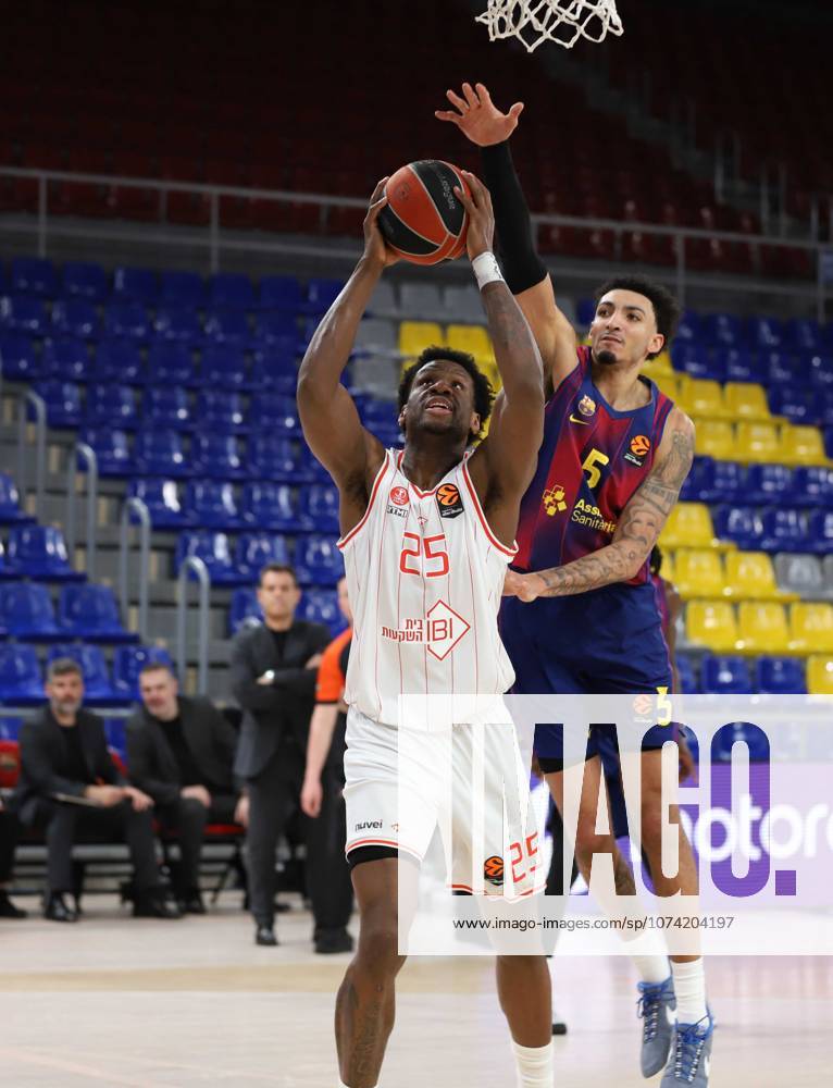 Barcelona Spain 13.03.2026 Miles Norris ( FC Barcelona, Barca and Dan Oturu (Hapoel Ibi Tel Aviv) battle for the ball during the Basketball Euroleague match between FC Barcelona and Hapoel Ibi Tel Aviv at Palau Blaugrana on13 March 2026 in Barcelona. Basketball Euroleague: FC Barcelona 75-80 Hapoel Ibi Tel Aviv - ZUMAu50_ 20260313_zsp_u50_010