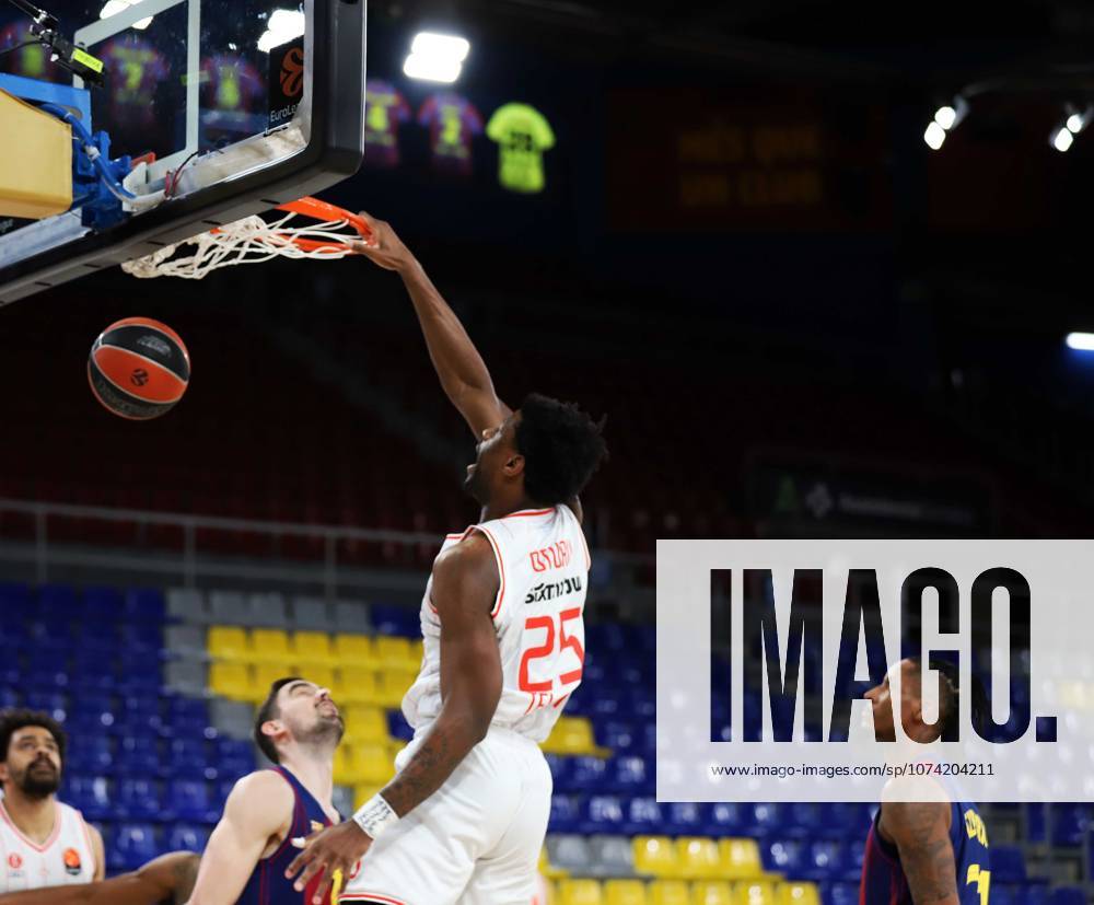Barcelona Spain 13.03.2026 Dan Oturu (Hapoel Ibi Tel Aviv) control the ball during the Basketball Euroleague match between FC Barcelona, Barca and Hapoel Ibi Tel Aviv at Palau Blaugrana on13 March 2026 in Barcelona. Basketball Euroleague: FC Barcelona 75-80 Hapoel Ibi Tel Aviv - ZUMAu50_ 20260313_zsp_u50_016
