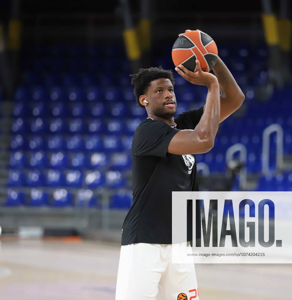 Barcelona Spain 13.03.2026 Dan Oturu (Hapoel Ibi Tel Aviv) control the ball during the Basketball Euroleague match between FC Barcelona, Barca and Hapoel Ibi Tel Aviv at Palau Blaugrana on13 March 2026 in Barcelona. Basketball Euroleague: FC Barcelona 75-80 Hapoel Ibi Tel Aviv - ZUMAu50_ 20260313_zsp_u50_018