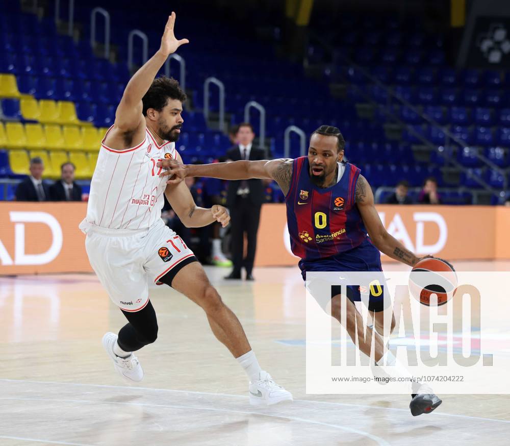 Barcelona Spain 13.03.2026 Kevin Punter ( FC Barcelona, Barca and Collin Malcolm (Hapoel Ibi Tel Aviv) battle for the ball during the Basketball Euroleague match between FC Barcelona and Hapoel Ibi Tel Aviv at Palau Blaugrana on13 March 2026 in Barcelona. Basketball Euroleague: FC Barcelona 75-80 Hapoel Ibi Tel Aviv - ZUMAu50_ 20260313_zsp_u50_022