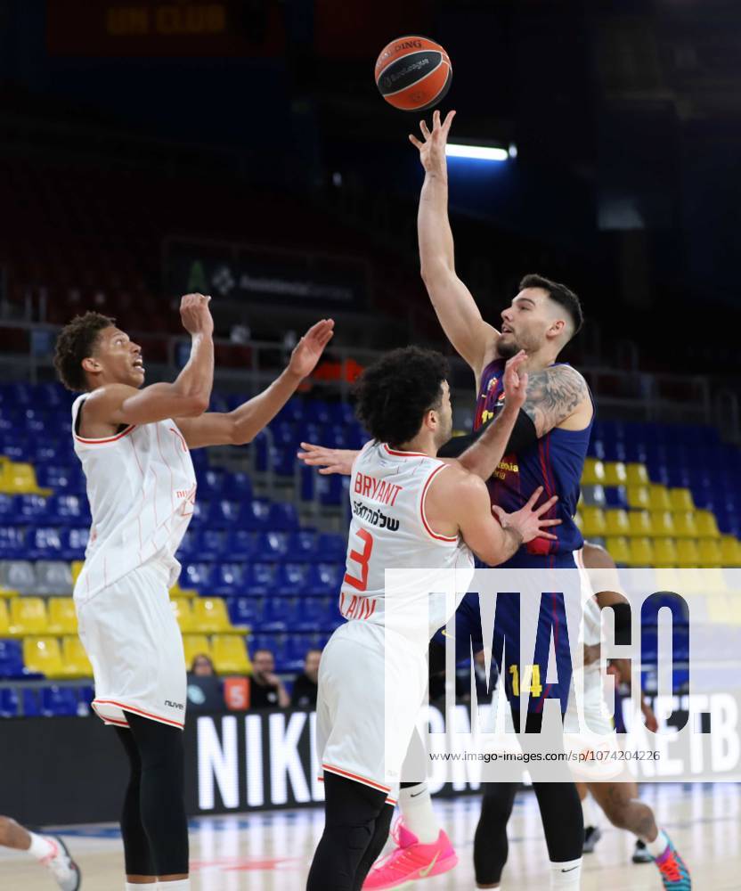Barcelona Spain 13.03.2026 Willy Hernangomez ( FC Barcelona, Barca , Kesseler Edwards (Hapoel Ibi Tel Aviv) Elijah Bryant (Hapoel Ibi Tel Aviv) battle for the ball during the Basketball Euroleague match between FC Barcelona and Hapoel Ibi Tel Aviv at Palau Blaugrana on13 March 2026 in Barcelona. Basketball Euroleague: FC Barcelona 75-80 Hapoel Ibi Tel Aviv - ZUMAu50_ 20260313_zsp_u50_024